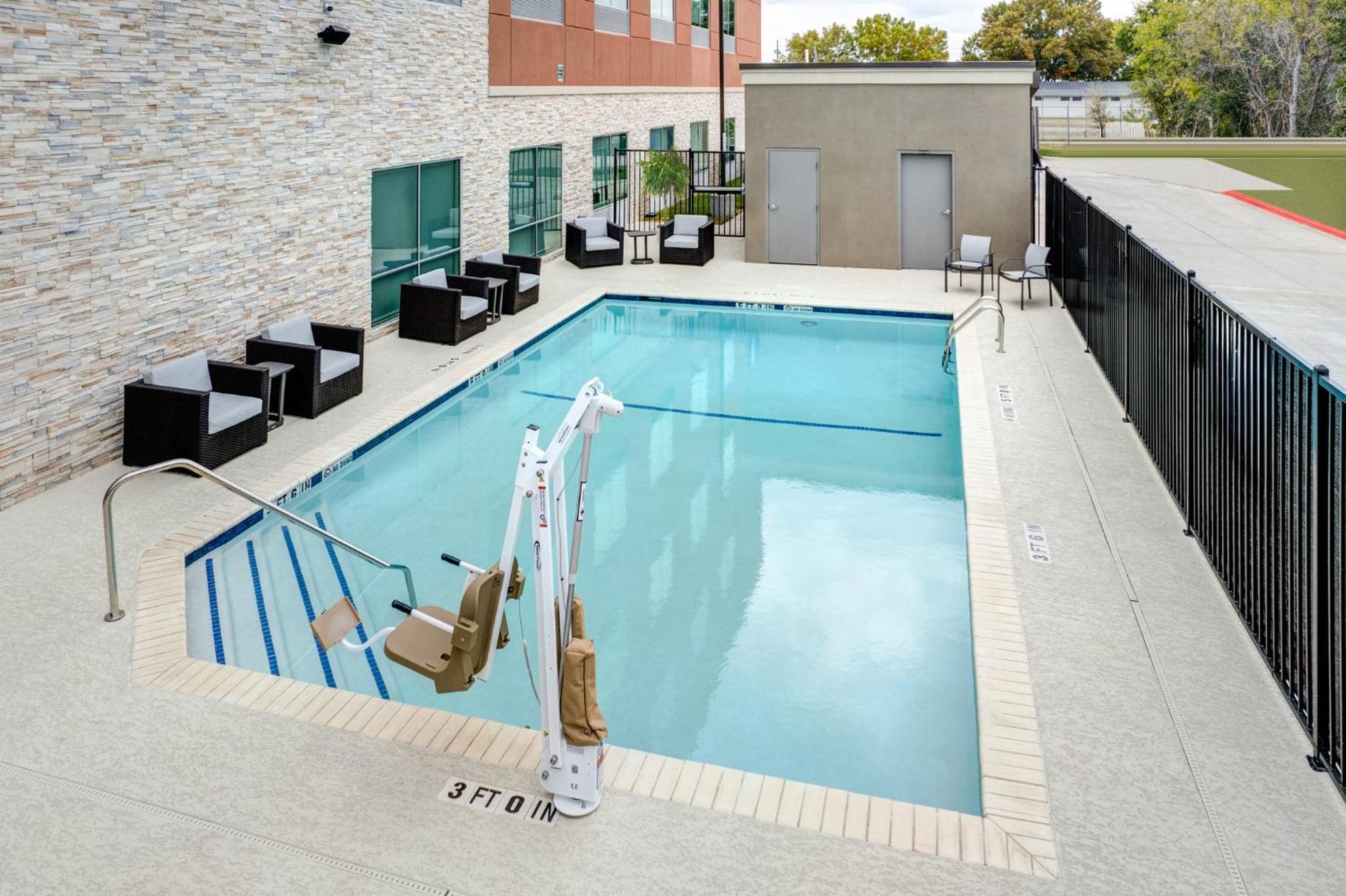 Holiday Inn Express & Suites Austin Airport East By Ihg Екстер'єр фото