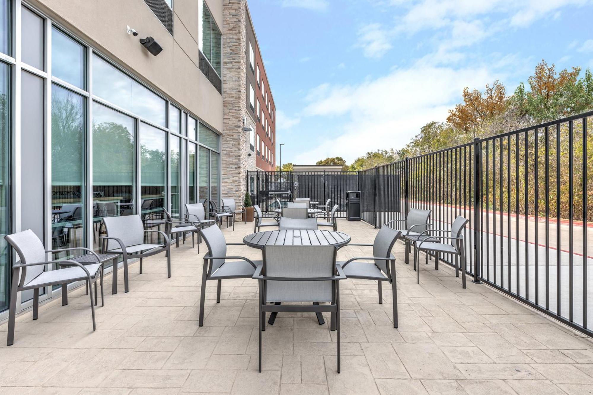 Holiday Inn Express & Suites Austin Airport East By Ihg Екстер'єр фото